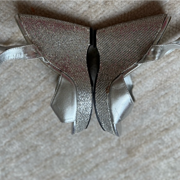 Touch Ups Silver Wedges Heels Dress Sandal Size 6 Formal Wedding Holiday Party - Picture 7 of 10